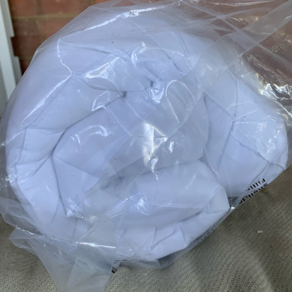 🆕 Down-Alternative Pillow - Picture 2 of 3